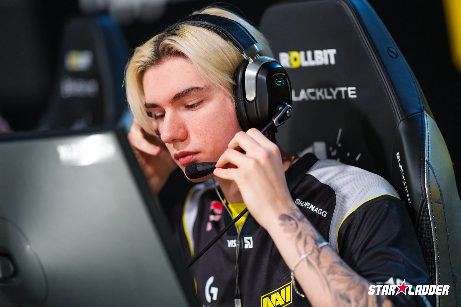 社区反应：质疑、调侃与支持