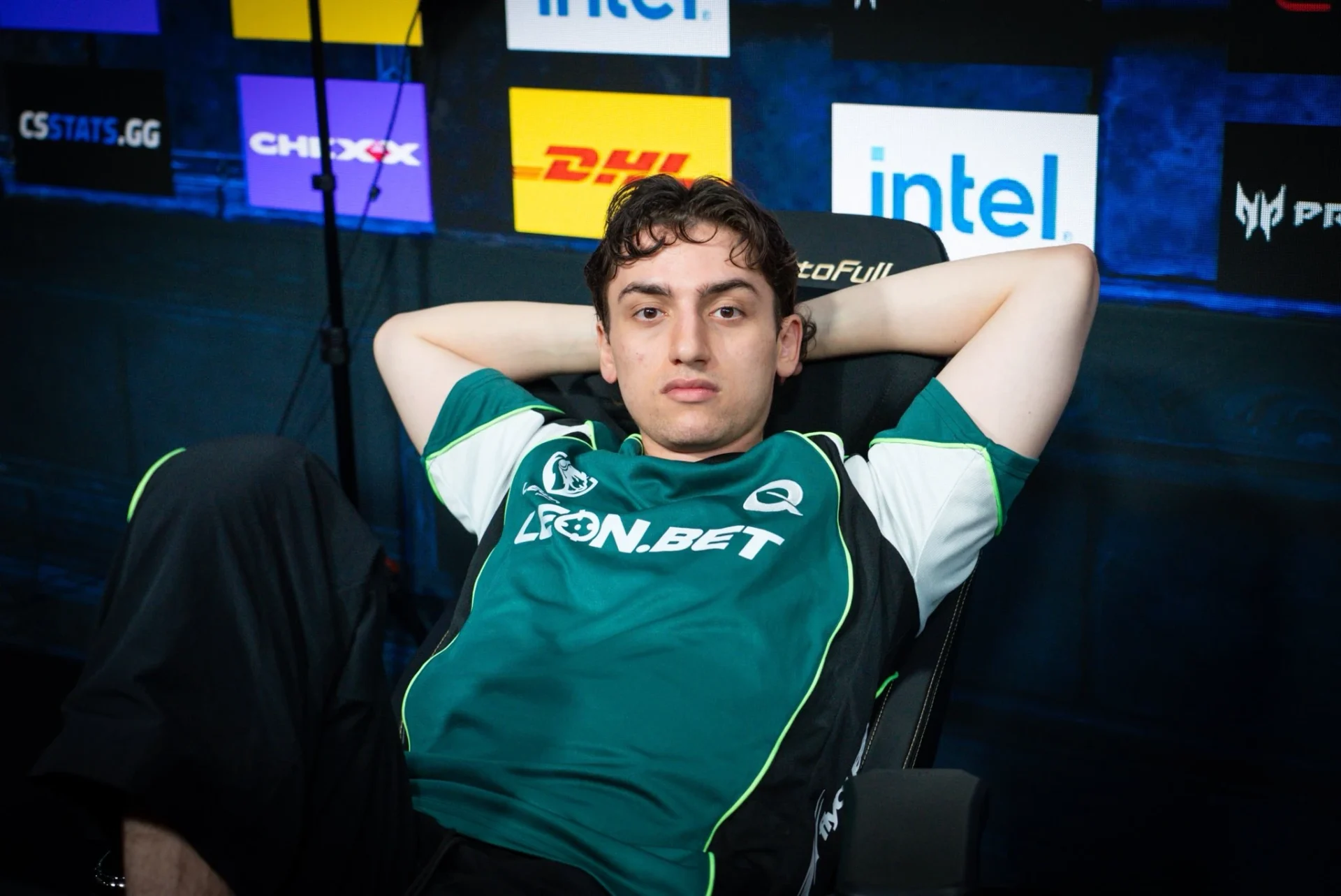 Vexite leads FlyQuest to victory